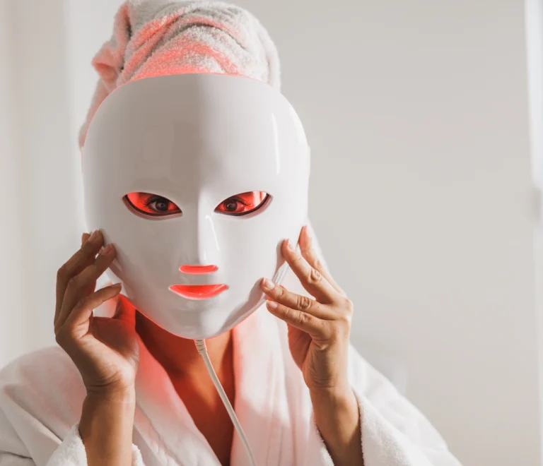 Terapia światłem czerwonym w masce LED