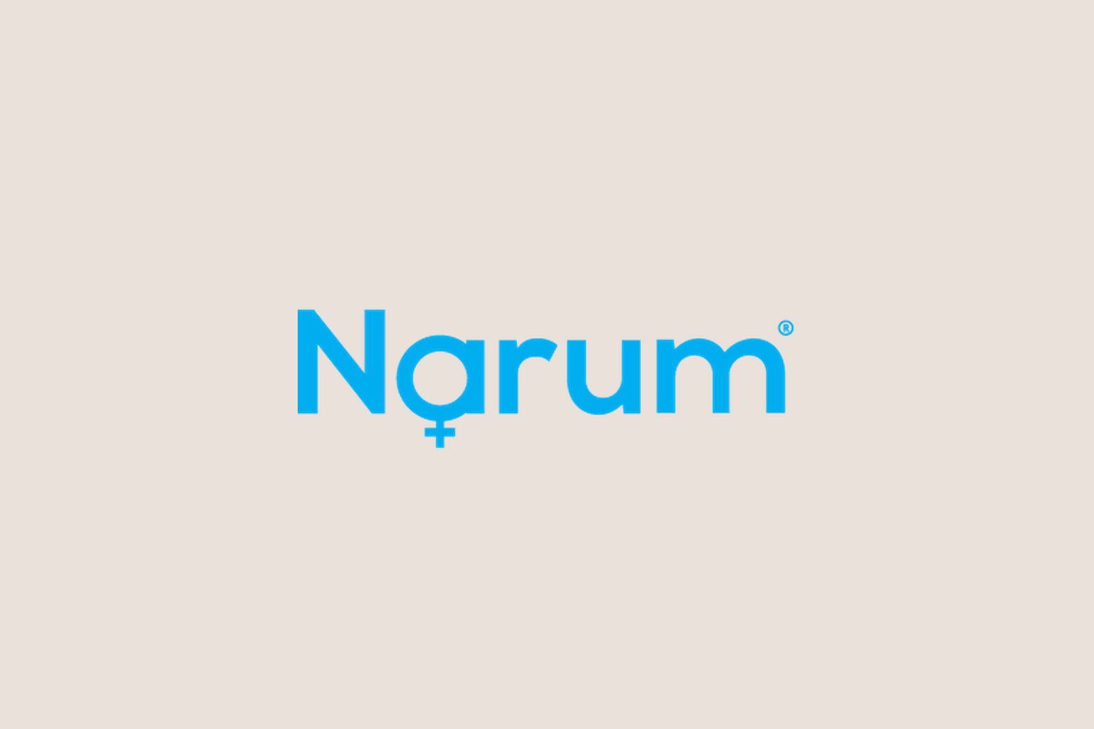 Logo Narum na kremowym tle: Dzień z Narum w Holistic Space